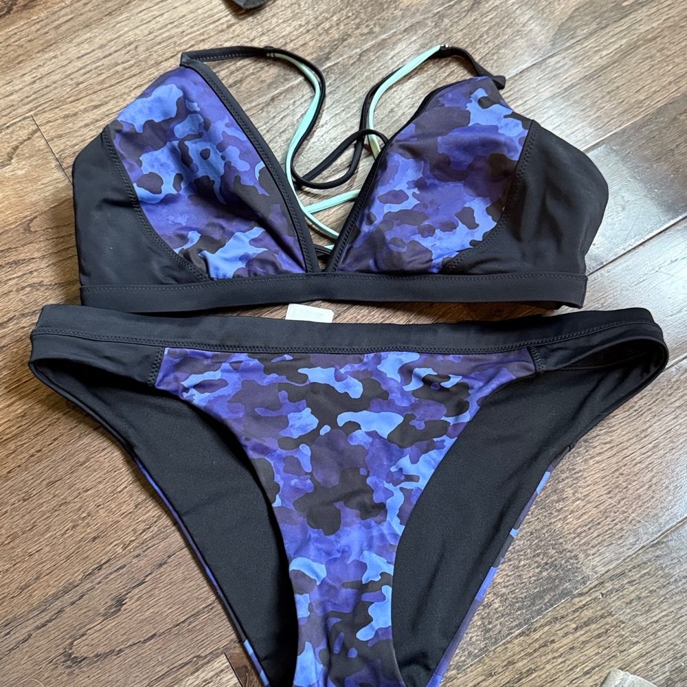 💚Athleta 2-piece swimsuit plus extra swim top size medium